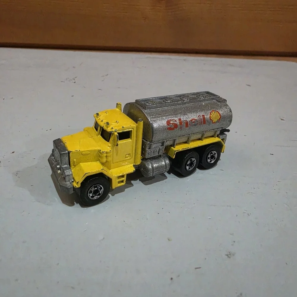 Vintage hot wheels peterbilt 1979 Shell Truck Gas Yellow [Can Still Roll] 70s
